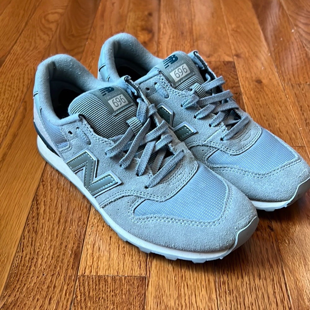 New Balance 696